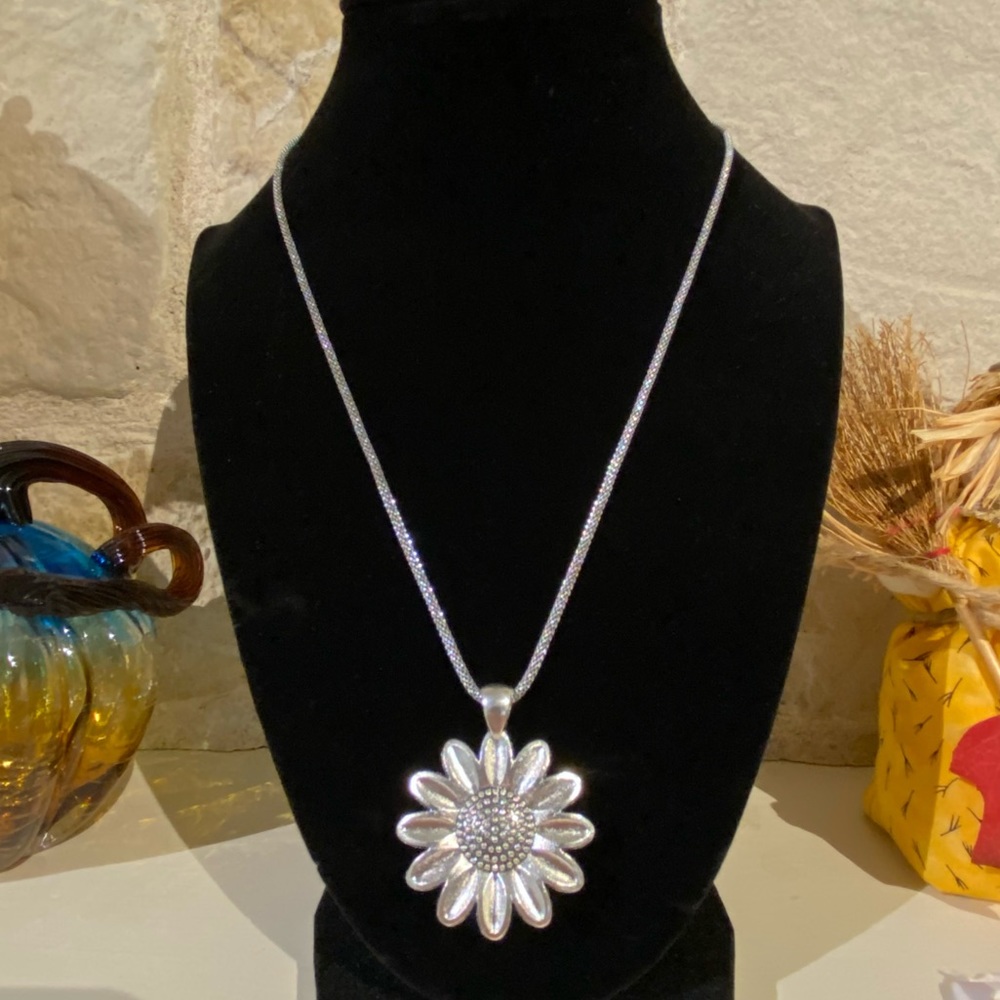 NWOT Abstract fluid pour wearable art sunflower pendant reversible necklace - Picture 6 of 6
